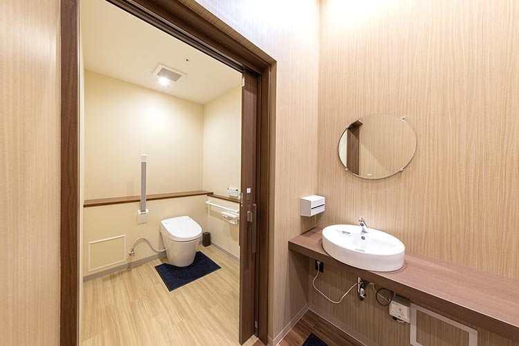 お手洗い（車いす用）